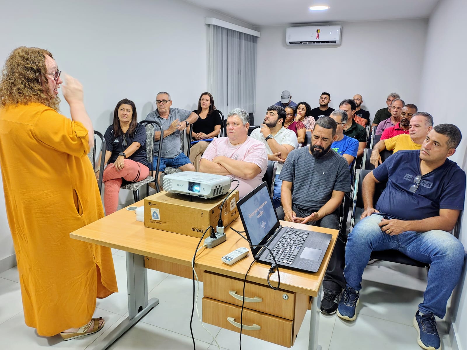 SEBRAE E SALA DO EMPREENDEDOR DE ITALVA  EXECUTAM AÇÃO DE ORIENTAÇÃO PARA CRÉDITO.