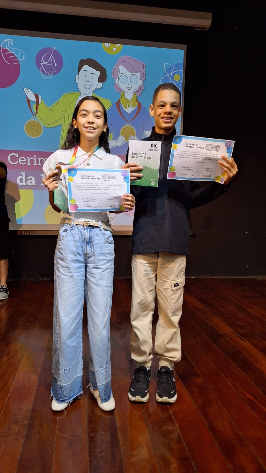 ALUNOS DE ESCOLA MUNICIPAL DE CIMENTO PARAÍSO SE DESTACAM NA OBMEP.