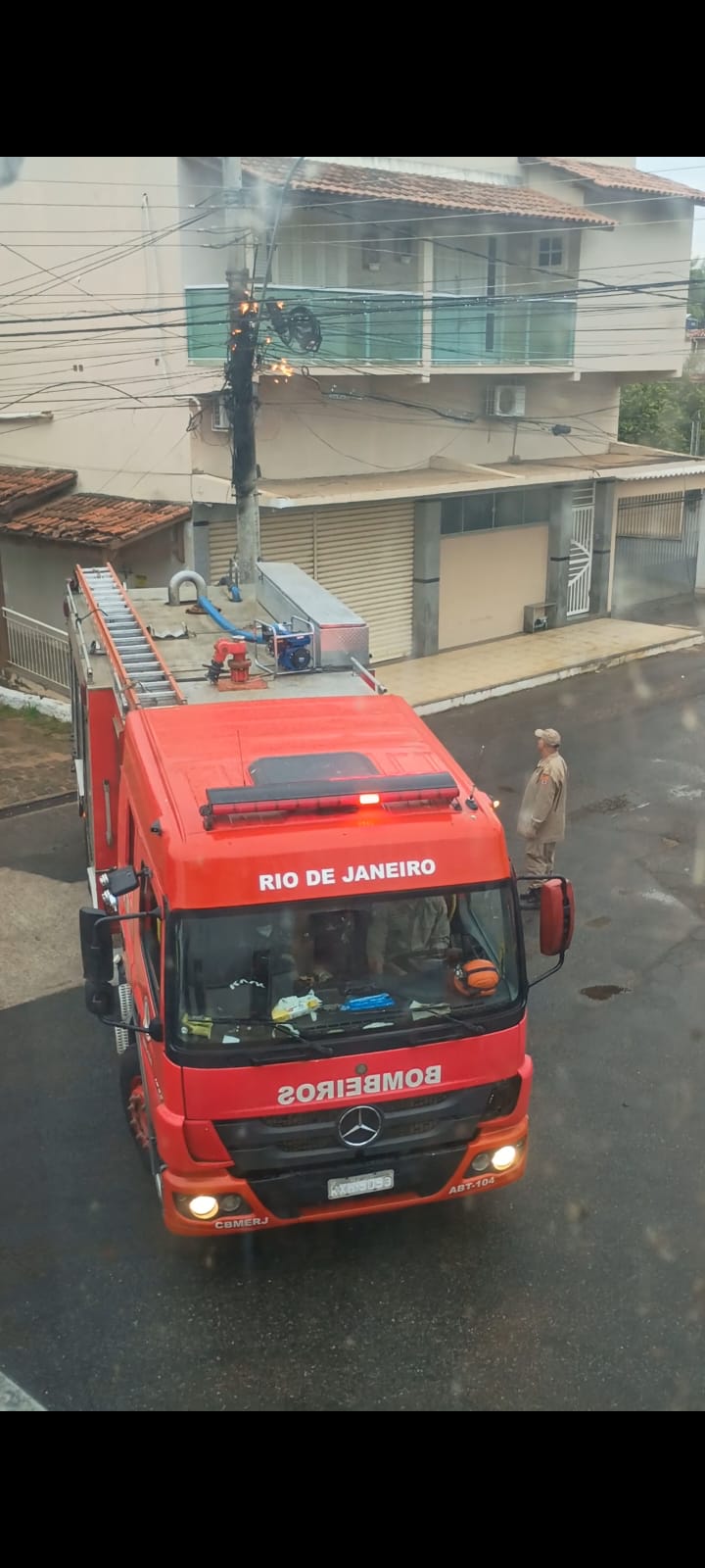 INCÊNDIO EM POSTE NO CENTRO DE ITALVA.
