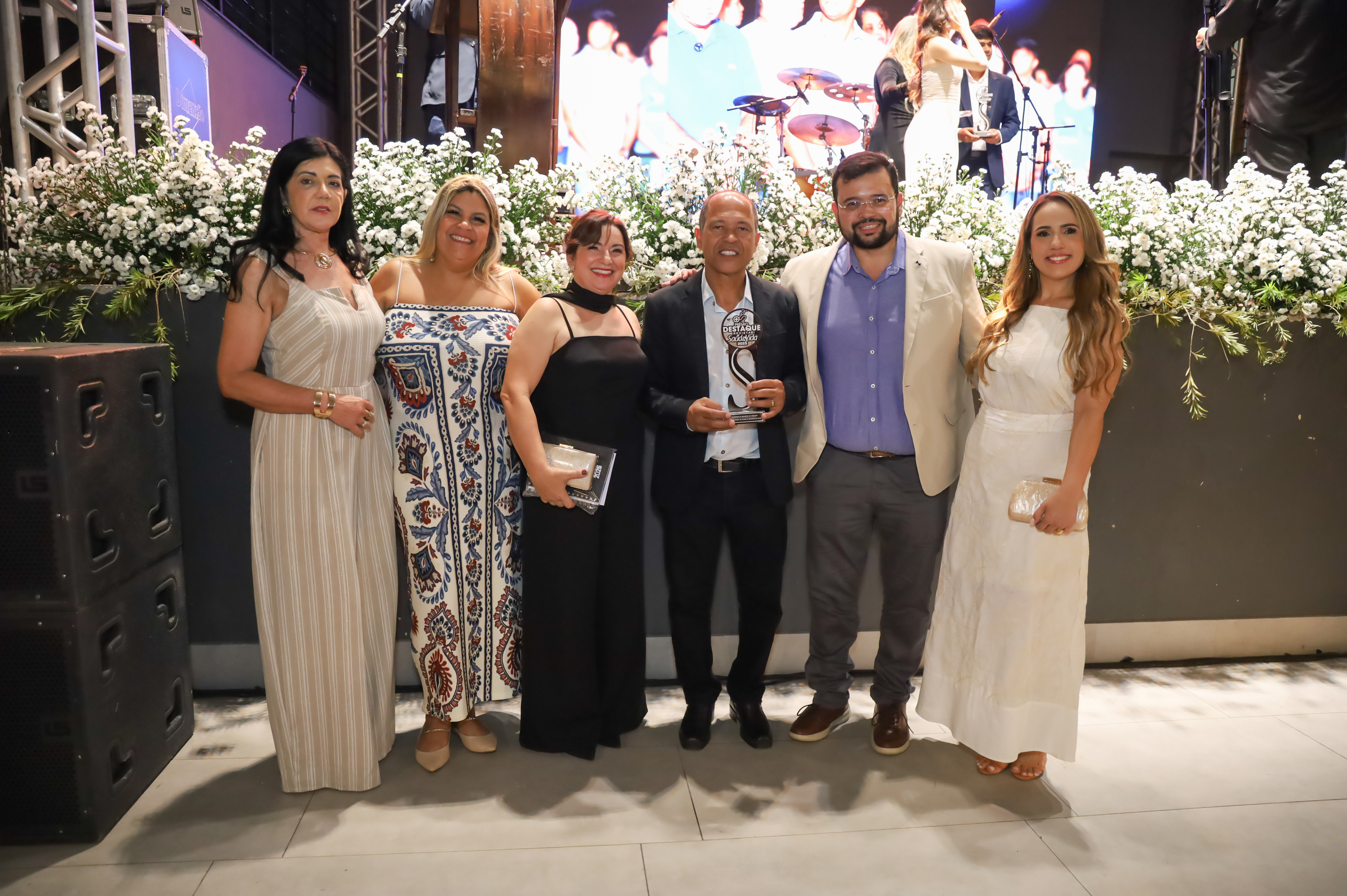 LELEI MENDES RECEBE PREMIAÇÃO DE DESTAQUE EM ITAPERUNA.