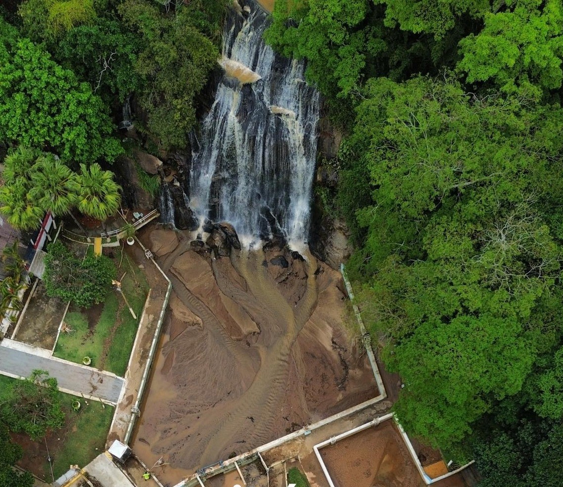 GRANIZO EM PÁDUA, DESTRUIÇÃO EM ITAOCARA E CAMBUCI. CHUVAS E VENTOS CASTIGAM NOROESTE DO RIO.