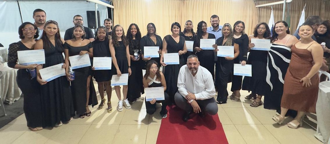 NOITE DE GALA MARCA ENTREGA DE CERTIFICADOS EM ITALVA.