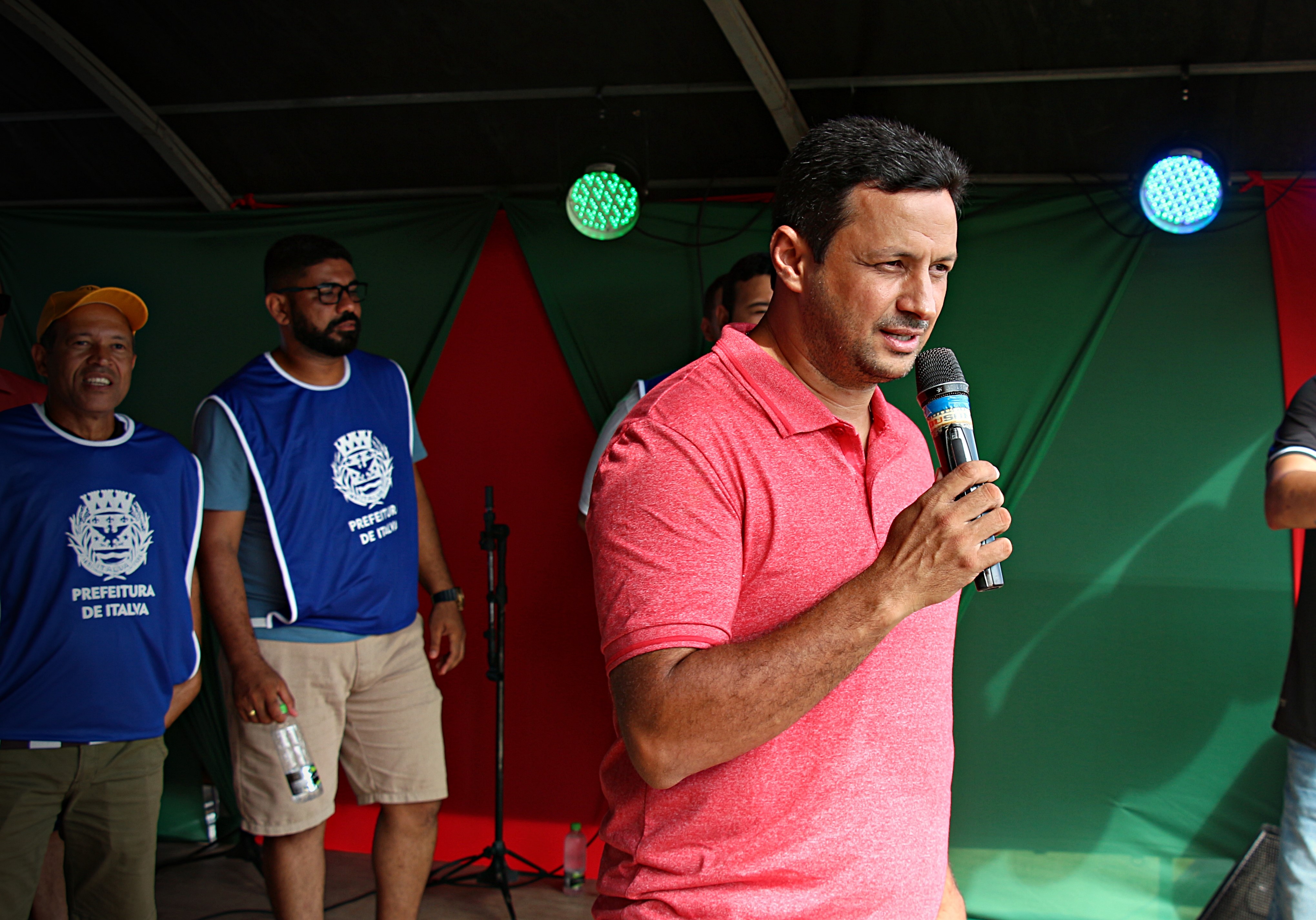 TUDO PRONTO PARA O NATAL ITINERANTE  NESTE SÁBADO (20) EM ITALVA.