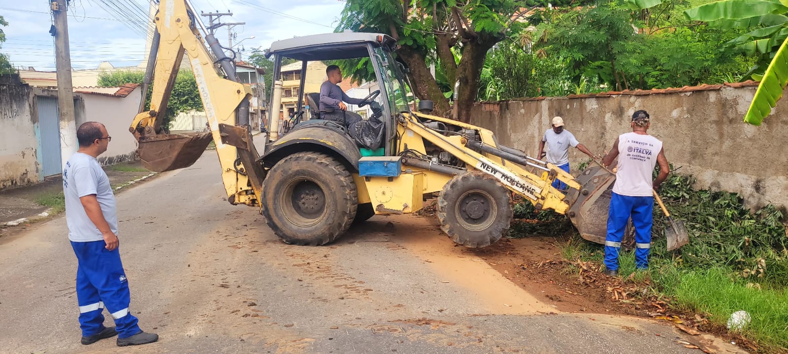 PREFEITURA DE ITALVA: FORÇA TAREFA DE LIMPEZA GANHA AS RUAS DA CIDADE.