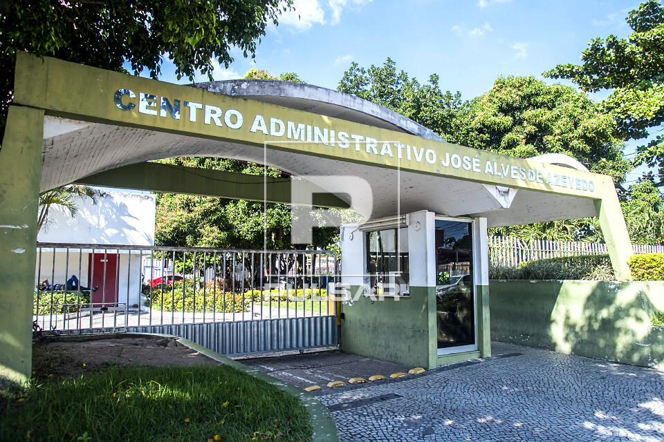 CAMPOS: VENDEDORES AMBULANTES PROTESTAM EM FRENTE A PREFEITURA.