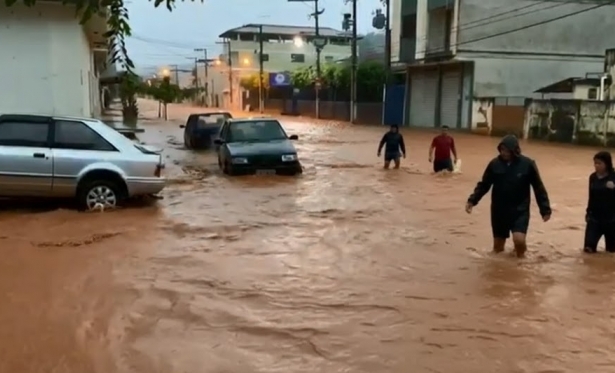 FORTES CHUVAS CASTIGAM O NOROESTE DO RIO. ITAPERUNA TEM 315 DESALOJADOS.