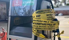 POSTOS DE COMBUSTÍVEIS SÃO INTERDITADOS/AUTUADOS EM VÁRIAS CIDADES DO NOROESTE DO RIO.