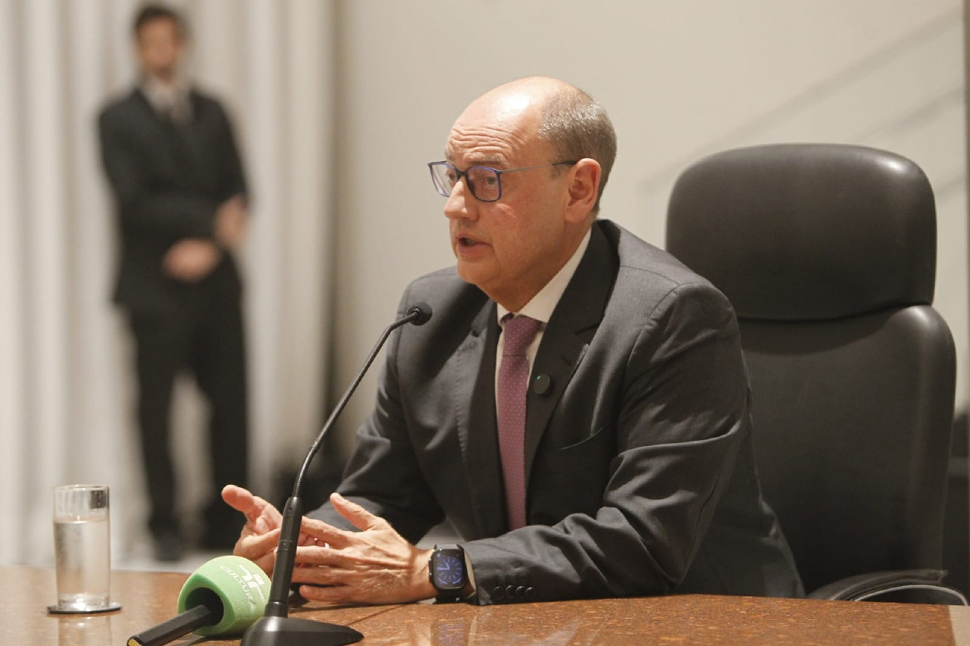 R$ 730 MILHÕES PARA MUNICÍPIOS SÃO BLOQUEADOS PELO GOV. COUTO.