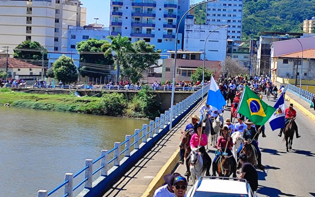 CAVALGADA DO TRABALHADOR EM ITAPERUNA/RJ REFORÇA TRADIÇÃO E REUNE FAMÍLIAS NESTE FERIADÃO.