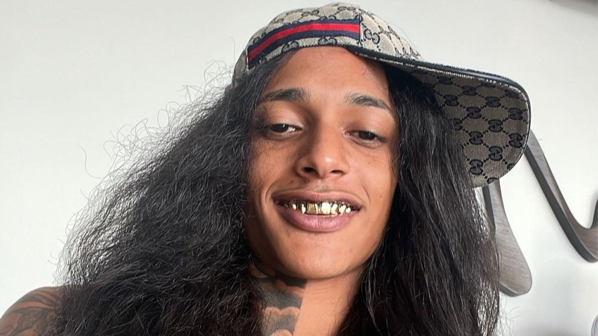 JUSTIÇA INICIA JULGAMENTO DE ORUAM, RAPPER ESTÁ FORAGIDO DESDE FEVEREIRO.