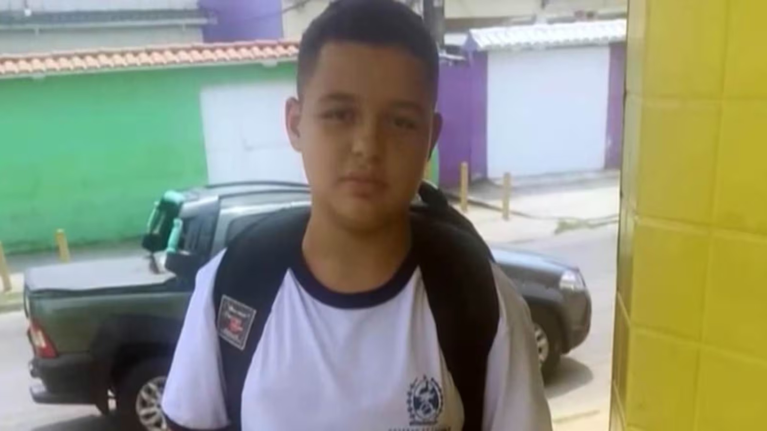 CORPO DE MENINO ENVENENADO POR CHUMBINHO É SEPULTADO NA BAIXADA FLUMINENSE.