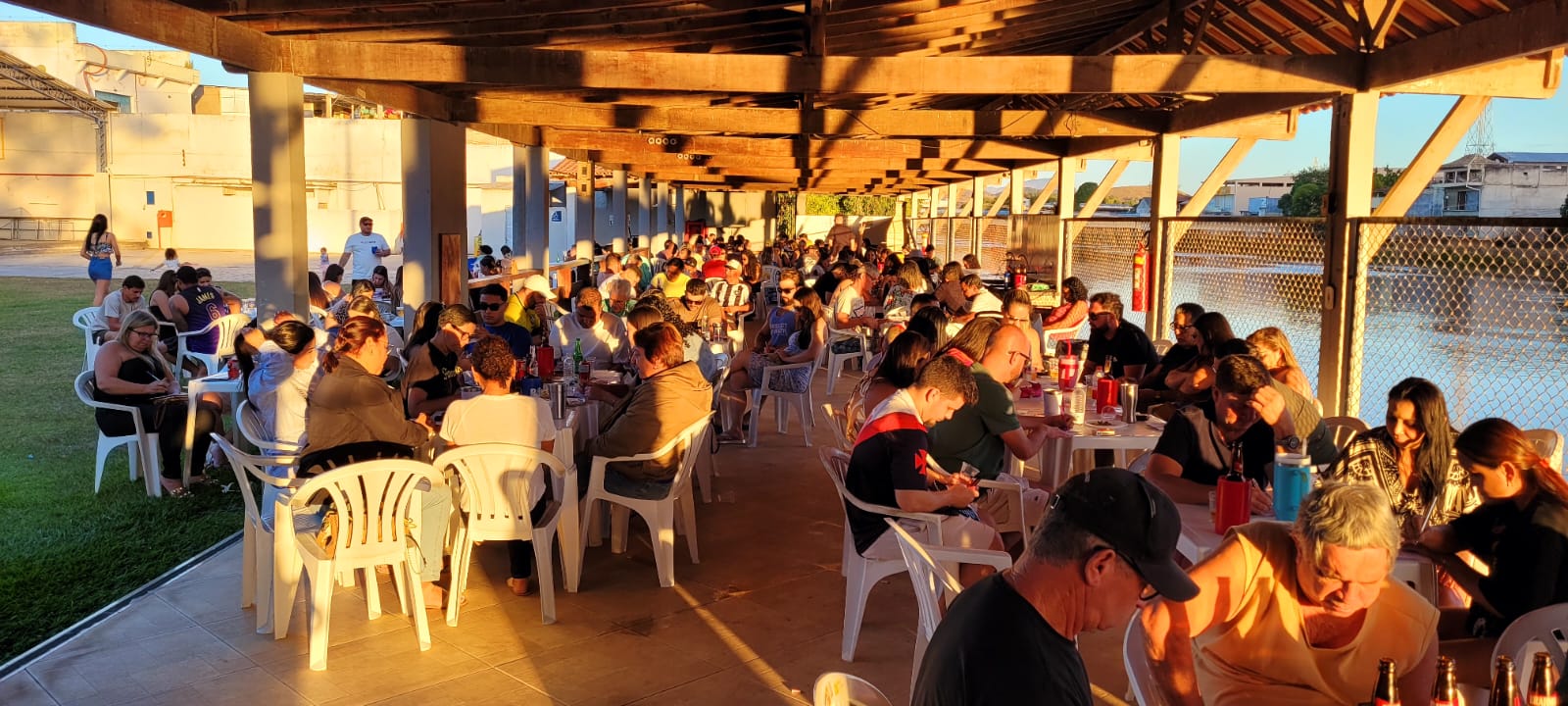 CLUBE PEDRA BRANCA DE ITALVA COMEMORA SUCESSO DE SUA AÇÃO ENTRE AMIGOS.