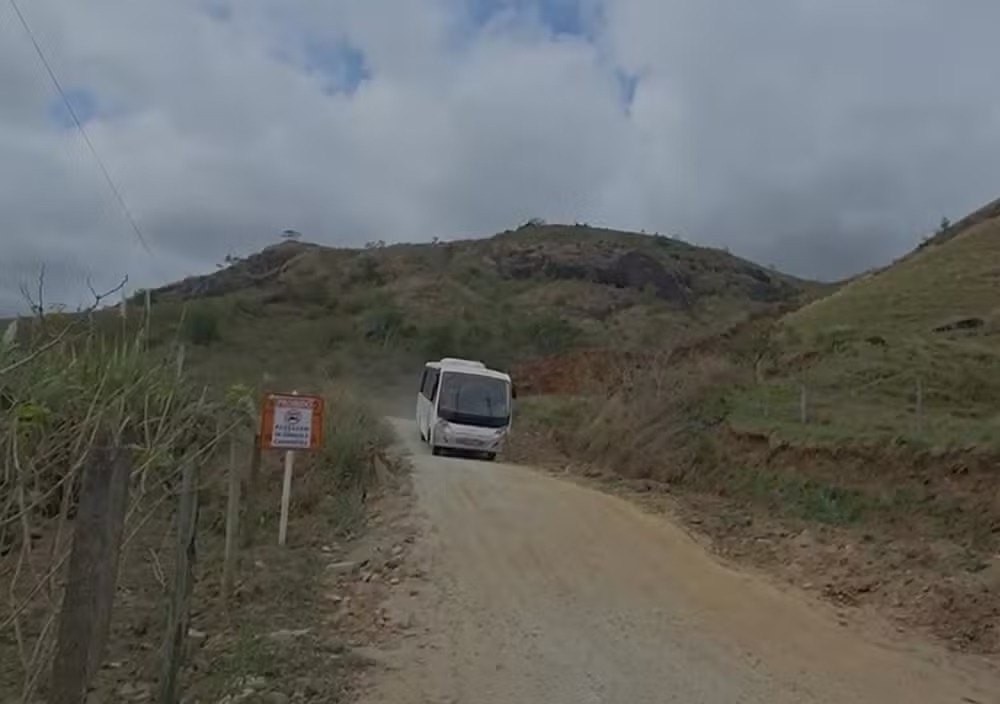 NATIVIDADE: APÓS DESMORONAMENTO DA RJ-198, TRECHO SEGUE SEM SOLUÇÃO.