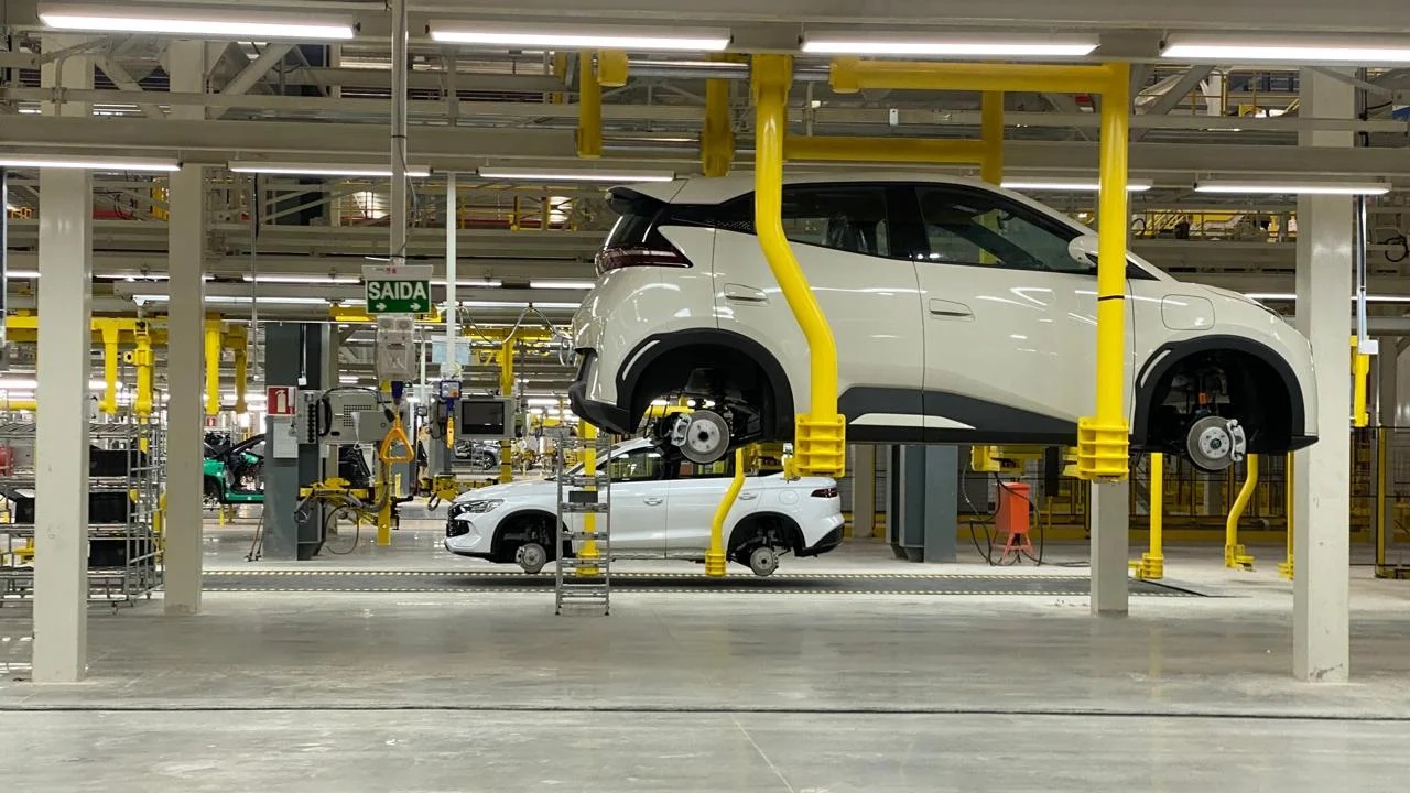 BYD SOLICITA LICENÇAS PARA DOBRAR PRODUÇÃO NO BRASIL PARA 600 MIL VEÍCULOS.